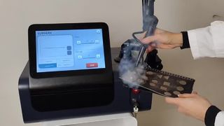 360 ° Rotationsgriff Hautstraffung Aknebehandlung 10600 nm fraktionale CO2-Lasermaschine