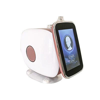 Guter Preis Hammer-Rfs Microneedling 2in1 Microneedle kaltes Gerät für die Haut, die Falten-Abbau festzieht Online